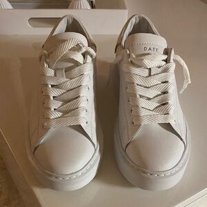WHITE LEATHER SNEAKERS